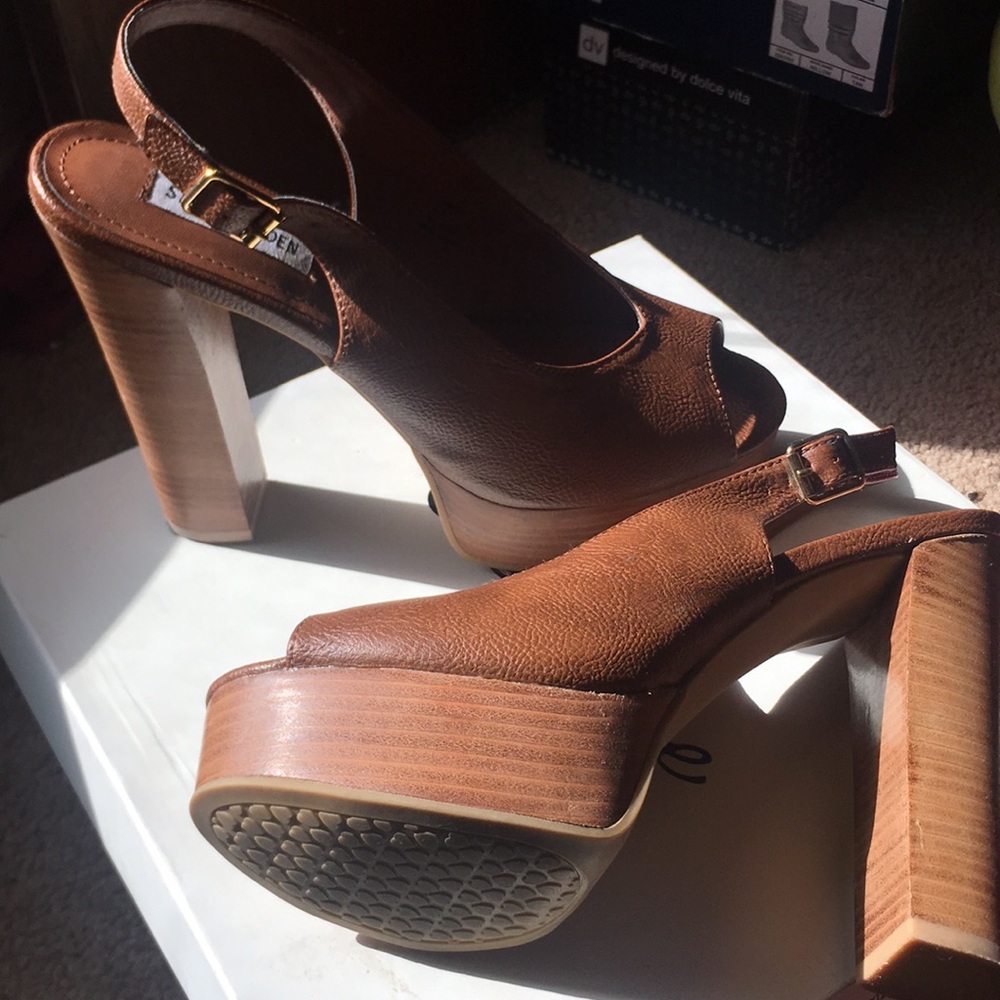 Steve Madden cognac stacked pump